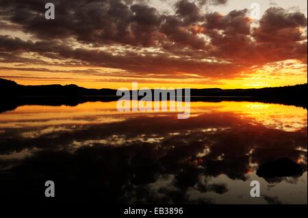 Sonnenuntergang über der See von zwei Flüsse, Provinz Algonquin Provincial Park, Ontario, Kanada Stockfoto