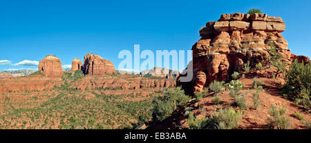 USA, Arizona, Yavapai County, Coconino National Forest, Cathedral Rock betrachtet von Baldwin Altar Stockfoto