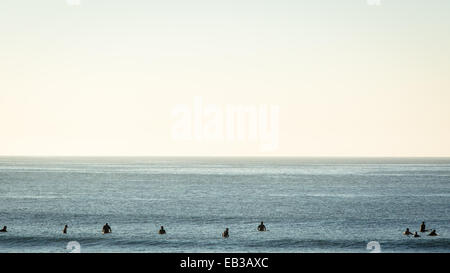 USA, California, Los Angeles County, Malibu, Menschen im Meer Stockfoto