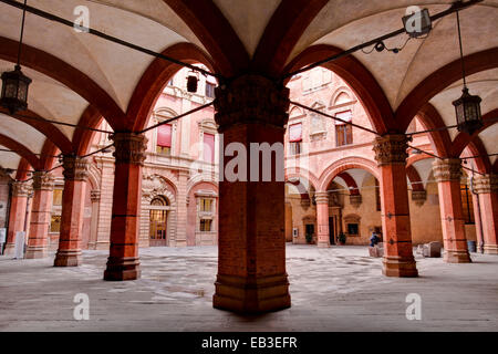 Den Hof oder den Palazzo D'Accursio, Bologna, Italien. Stockfoto