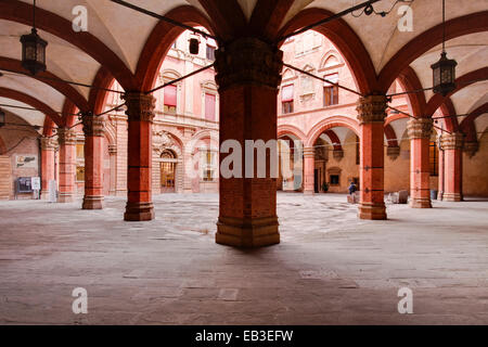 Den Hof oder den Palazzo D'Accursio, Bologna, Italien. Stockfoto