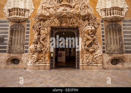 Der Rokoko Eingang in das Nationalmuseum für Keramik in Valencia, Spanien. Stockfoto