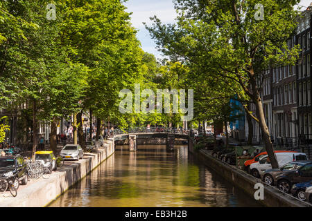 Die Leliegracht Kanal in Amsterdam. Das Gebiet ist von der UNESCO als Weltkulturerbe bezeichnet. Stockfoto