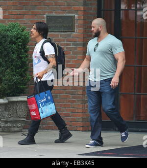 Anthony Kiedis verlassen The Bowery Hotel New York mit: Anthony Kiedis Where: New York City, Kalifornien, USA bei: 23. Mai 2014 Stockfoto