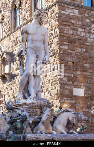 Der Brunnen von Neptun auf der Piazza della Signoria in Florenz. Der Brunnen wurde im Jahre 1565 in Auftrag gegeben und ist das Werk von der Skulpto Stockfoto