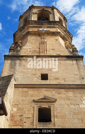 Bell Tower von San Salvador Kirche in Getaria, Baskenland, Spanien. Stockfoto