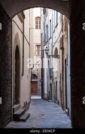 Die ruhigen Gassen von Florenz, Italien. Die Stadt ist die Hauptstadt der Toskana und gilt als die Wiege der Renaissance. Stockfoto