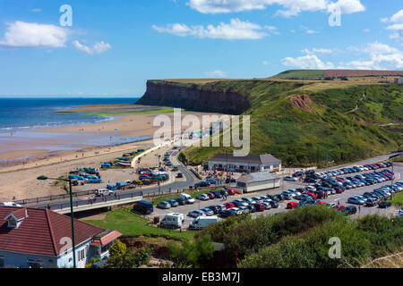 Strand-Szene mit belebten Parkplatz Saltburn am Meer, Urlaubsort Stockfoto