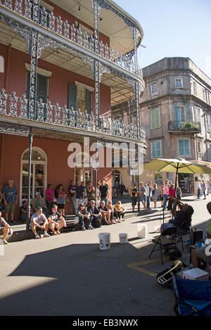 Straßenmusiker spielen Jazz auf der am Straßenrand Stadt Zentrum New Orleans USA Stockfoto