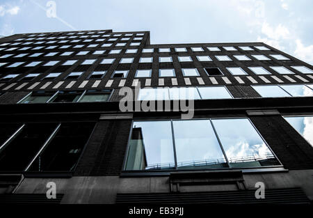 Direkt unterhalb eines Bürogebäudes, Financial District in einer modernen Stadt Stockfoto