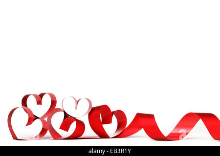 Valentines Day Frmae gemacht von Red Ribbon Hearts, isoliert auf weiss Stockfoto