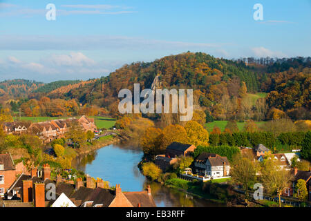 Hohe Felsen gesehen von der hohen Stadt in Bridgnorth, Shropshire, England. Stockfoto