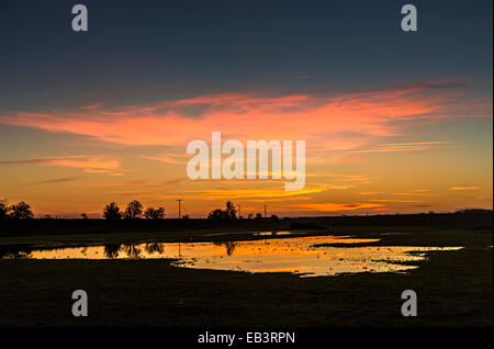 Überfluteten Bereich bei Sonnenuntergang, Lincolnshire Fens, Donna Nook, England, UK Stockfoto