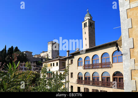 Asolo Schloss und Kathedrale Glockenturm, Italien, Veneto. Stockfoto