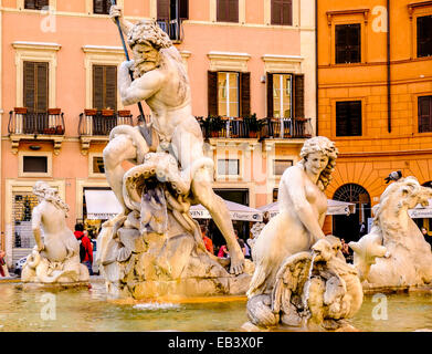 Fontana del Nettuno befindet sich ein Brunnen befindet sich am nördlichen Ende der Piazza Navona in Rom Italien Stockfoto