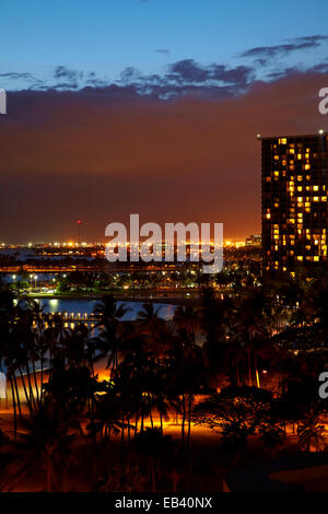 Sonnenuntergang über Waikiki, Honolulu, Oahu, Hawaii, USA Stockfoto