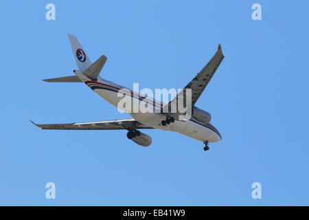 China Eastern Airlines Airbus A330-200 Registrierung B-6537 Ankunft am Flughafen von Sydney, Sydney, Australien Stockfoto