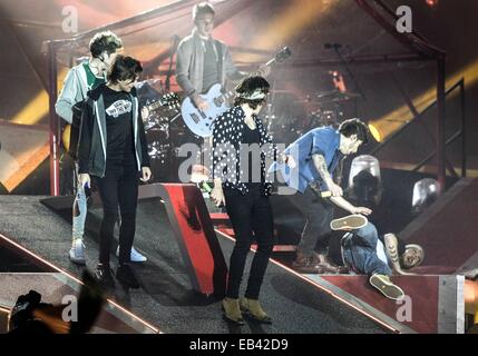 Eine Richtung im Croke Park in Dublin führt, wo sie drei führen Konzerte an drei Tagen mit: One Direction - Liam Payne umfällt, Harry Styles, Niall Horan, Zayn Malik, Louis Tomlinson, Liam Payne wo: Dublin, Irland: 23 Mai 201 Stockfoto