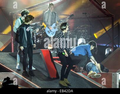 Eine Richtung im Croke Park in Dublin führt, wo sie drei führen Konzerte an drei Tagen mit: One Direction - Liam Payne umfällt, Harry Styles, Niall Horan, Zayn Malik, Louis Tomlinson, Liam Payne wo: Dublin, Irland: 23 Mai 201 Stockfoto