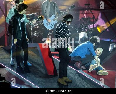 Eine Richtung im Croke Park in Dublin führt, wo sie drei führen Konzerte an drei Tagen mit: One Direction - Liam Payne umfällt, Harry Styles, Niall Horan, Zayn Malik, Louis Tomlinson, Liam Payne wo: Dublin, Irland: 23 Mai 201 Stockfoto