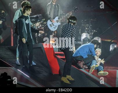 Eine Richtung im Croke Park in Dublin führt, wo sie drei führen Konzerte an drei Tagen mit: One Direction - Liam Payne umfällt, Harry Styles, Niall Horan, Zayn Malik, Louis Tomlinson, Liam Payne wo: Dublin, Irland: 23 Mai 201 Stockfoto