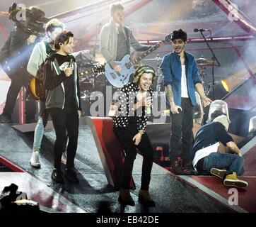 Eine Richtung im Croke Park in Dublin führt, wo sie drei führen Konzerte an drei Tagen mit: One Direction - Liam Payne umfällt, Harry Styles, Niall Horan, Zayn Malik, Louis Tomlinson, Liam Payne wo: Dublin, Irland: 23 Mai 201 Stockfoto