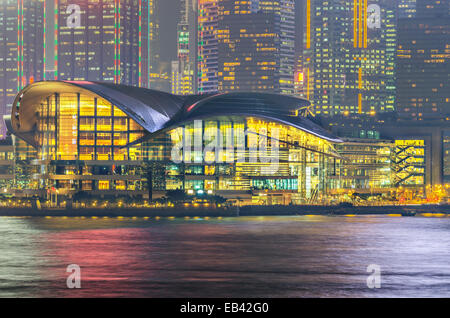 Hong Kong Convention and Exhibition Centre bei Nacht Stockfoto