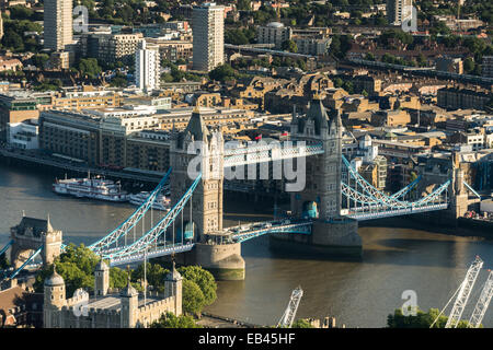 Tower Bridge von der Gurke in London gesehen Stockfoto