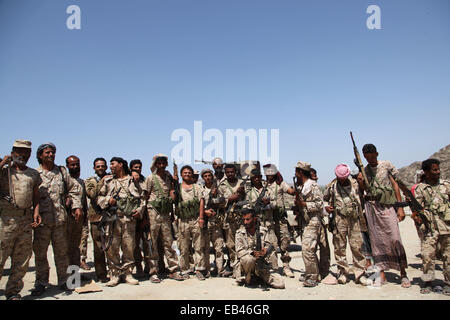 Aleppo, Syrien. 9. Mai 2014. Soldaten der jemenitischen Armee an vorderster Front kämpft gegen Al-Qaida in Aleppo. Die Volkskomitees Kämpfer kämpfen gegen Al-Qaida. Der Ausschuss ist gegründet und von der jemenitischen Regierung unterstützt. © Medyan Dairieh/ZUMA Wire/ZUMAPRESS.com/Alamy Live-Nachrichten Stockfoto