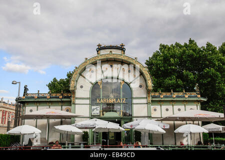 Österreich, Wien, Karlsplatz u-Bahn Station, Otto Wagner Pavillon im Jugendstil Stockfoto