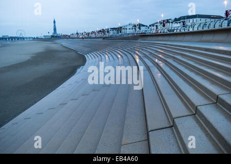 Blackpool, UK. 26. November 2014. UK-Wetter: A nass aber leichten Start in den Tag in Blackpool Credit: Gary Telford/Alamy Live News Stockfoto