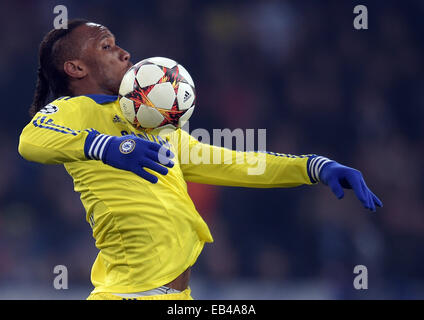 Gelsenkirchen, Deutschland. 25. November 2014. Chelseas Didier Drogba in Aktion während der Fußball-Champions League-Gruppe G-match zwischen FC Schalke 04 und FC Chelsea in der Veltins Arena in Gelsenkirchen, Deutschland, 25. November 2014. Schalke verlor das Spiel 0-5. Bildnachweis: Dpa picture Alliance/Alamy Live News Stockfoto