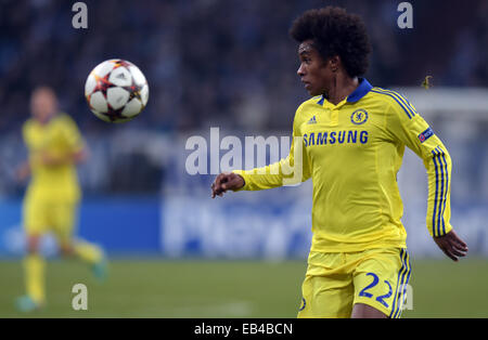 Gelsenkirchen, Deutschland. 25. November 2014. Chelseas William Im Aktion während der Fußball-Champions League-Gruppe G-match zwischen FC Schalke 04 und FC Chelsea in der Veltins Arena in Gelsenkirchen, Deutschland, 25. November 2014. Schalke verlor das Spiel 0-5. Bildnachweis: Dpa picture Alliance/Alamy Live News Stockfoto