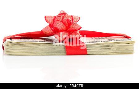 Christmas Bonus Stapel Bargeld mit roter Schleife isoliert auf weißem Hintergrund. Stockfoto