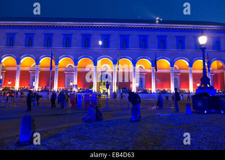 München, 29. Juni 2014 - Oper für alle. Ein Ereignis, das von BMW gesponsert.  Arbeitnehmer, die clearing-Metallzaun nach dem Spiel auf Nationa Stockfoto