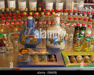 Alkohol Bier Likör Verkauf Markt unter freiem Himmel Viktualienmarkt München Deutschland Europa Stockfoto