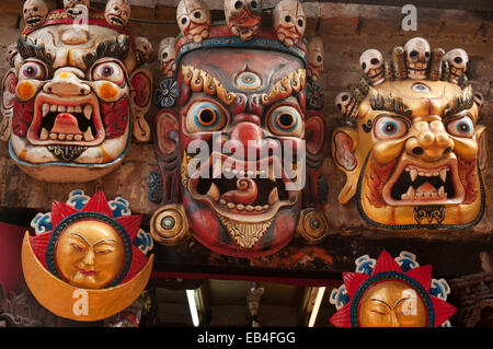 Souvenir-Masken zum Verkauf in Bhaktapur, Kathmandu-Tal, Nepal Stockfoto