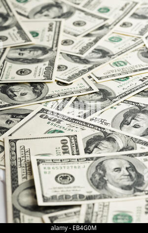 Hundert Dollar anhäufen als Hintergrund. Stockfoto