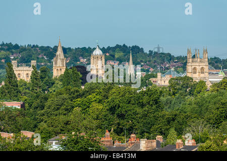 Die träumenden Turmspitzen der Oxford University einschließlich Tom Turm der Christuskirche aus South Park gesehen Stockfoto