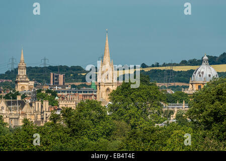 Die träumenden Turmspitzen der Oxford University, darunter die Radcliffe Camera, Universität St. Mary und Lincoln von Sout gesehen Stockfoto