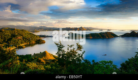 Buchten und Inseln in Labuan Bajo, Flores, Indonesien Stockfoto