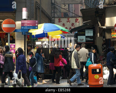 China Hong Kong Central Financial District Pendler Wandern in Seitenstraße Stockfoto