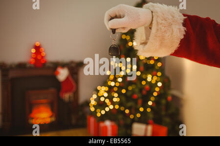 Hand von Santa, die Auto-Taste gedrückt halten Stockfoto