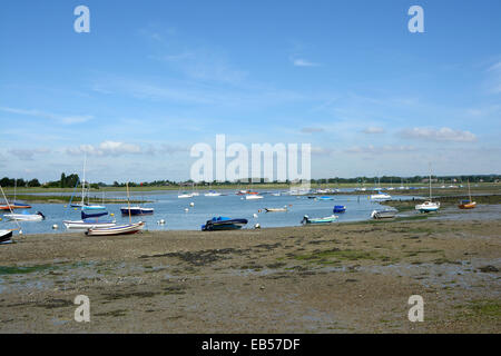 Festgemachten Boote bei Ebbe in Chichester Hafen von Bosham. West Sussex. England Stockfoto