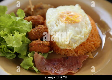 Frühstück im amerikanischen Stil gesetzt, gebratener Reis (Thai-Küche) Stockfoto