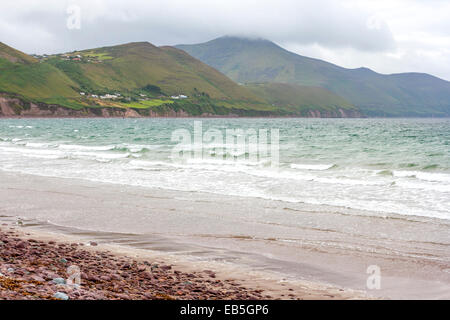 Trübe Seestück vor dem Sturm in Rossbehy, Ring of Kerry, Irland Stockfoto