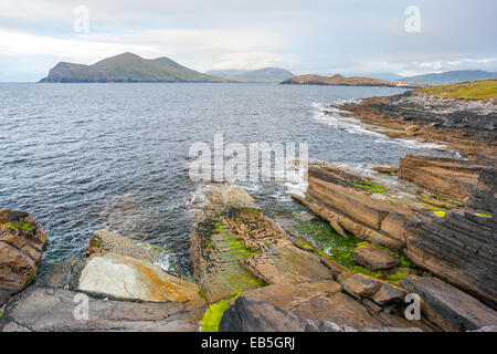 Seelandschaft in einem bewölkten Tag in Valentia Island, Ring of Kerry, Irland Stockfoto