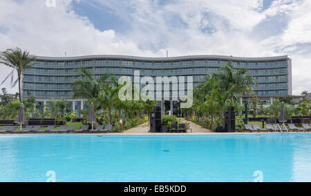 Sofitel Hotel Garten und Pool in Sipopo in der Nähe der Hauptstadt Stadt Malabo, Äquatorialguinea, Afrika Stockfoto