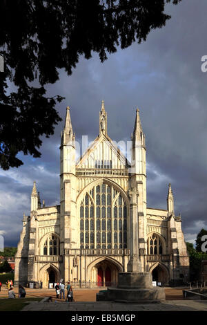Sommer-Blick über Winchester Cathedral, Stadt Winchester, Hampshire County; England; Großbritannien, UK Stockfoto