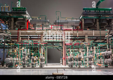 Modell einer Rissbildung Einheit in einer Shell Erdöl-Raffinerie Stockfoto